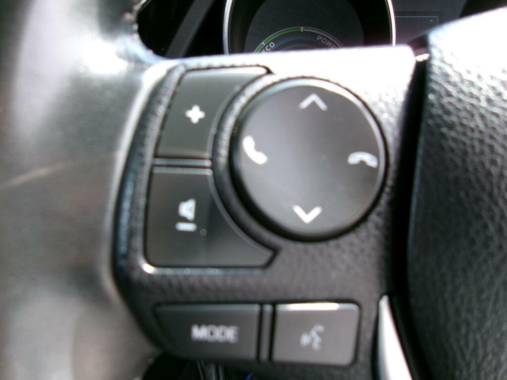 Toyota Auris 1.6 D-4d Design 110 Bhp Silver #23
