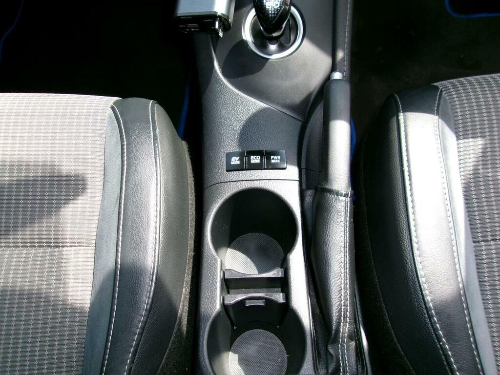 Toyota Auris 1.6 D-4d Design 110 Bhp Silver #25