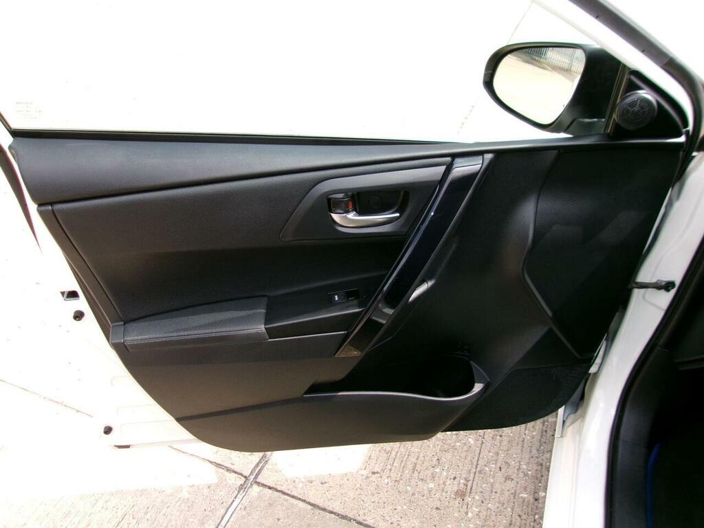 Toyota Auris 1.6 D-4d Design 110 Bhp Silver #46