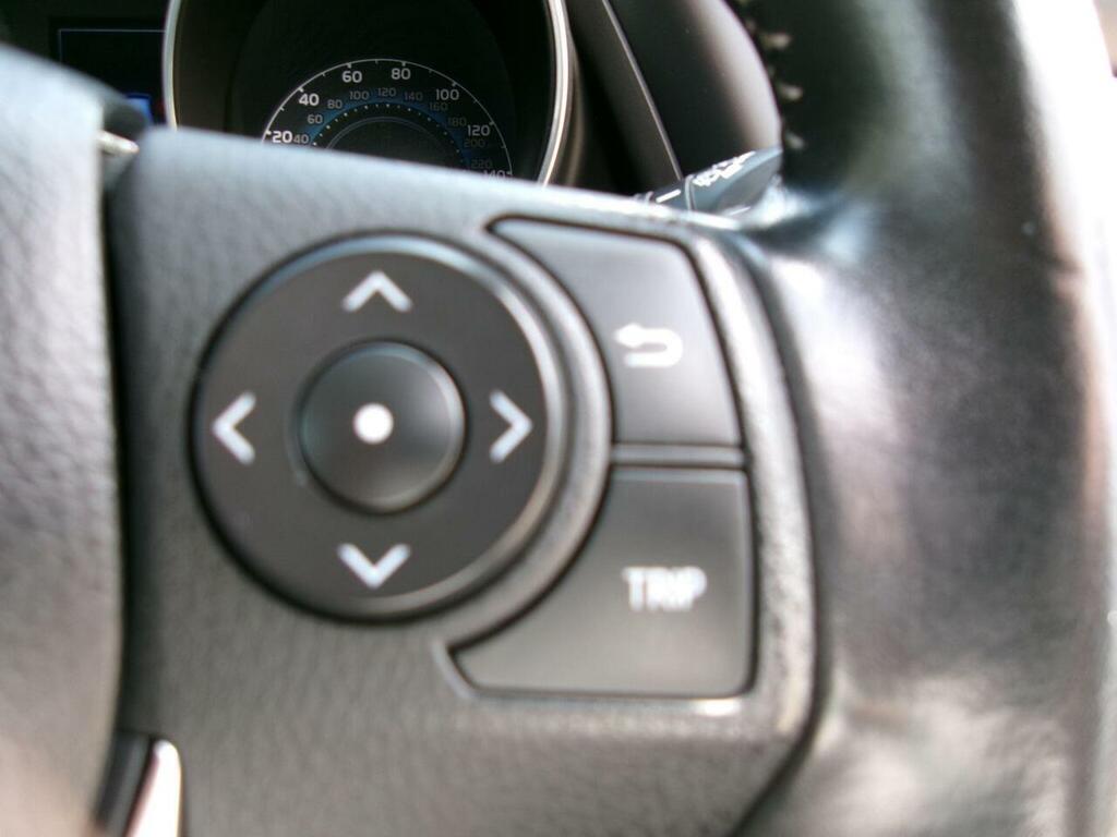 Toyota Auris 1.6 D-4d Design 110 Bhp Silver #24