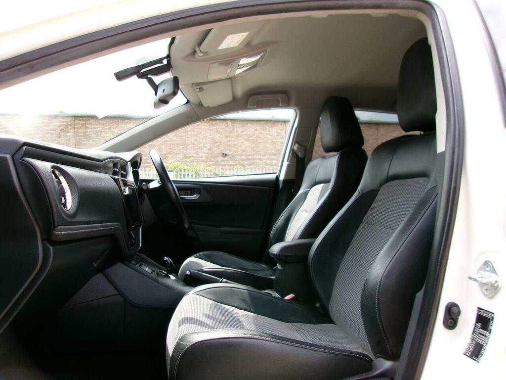 Toyota Auris 1.6 D-4d Design 110 Bhp Silver #45