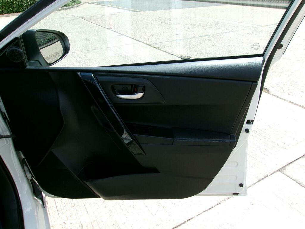 Toyota Auris 1.6 D-4d Design 110 Bhp Silver #32