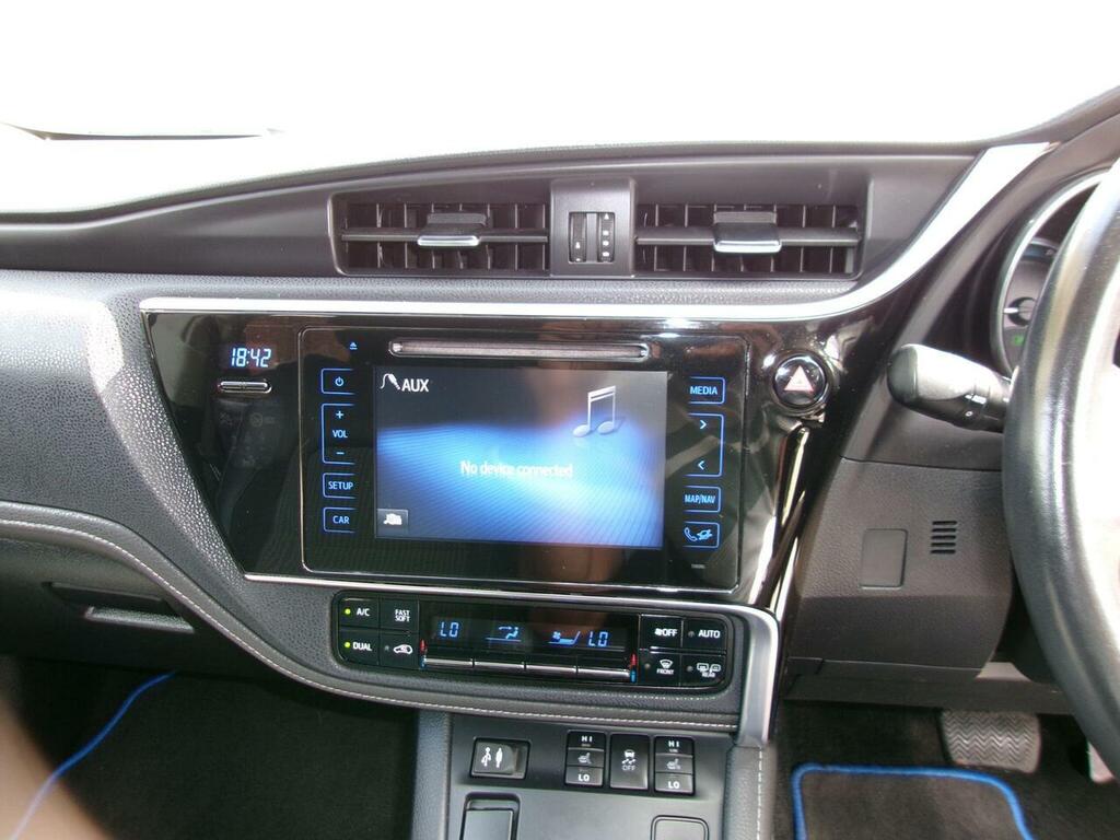 Toyota Auris 1.6 D-4d Design 110 Bhp Silver #27