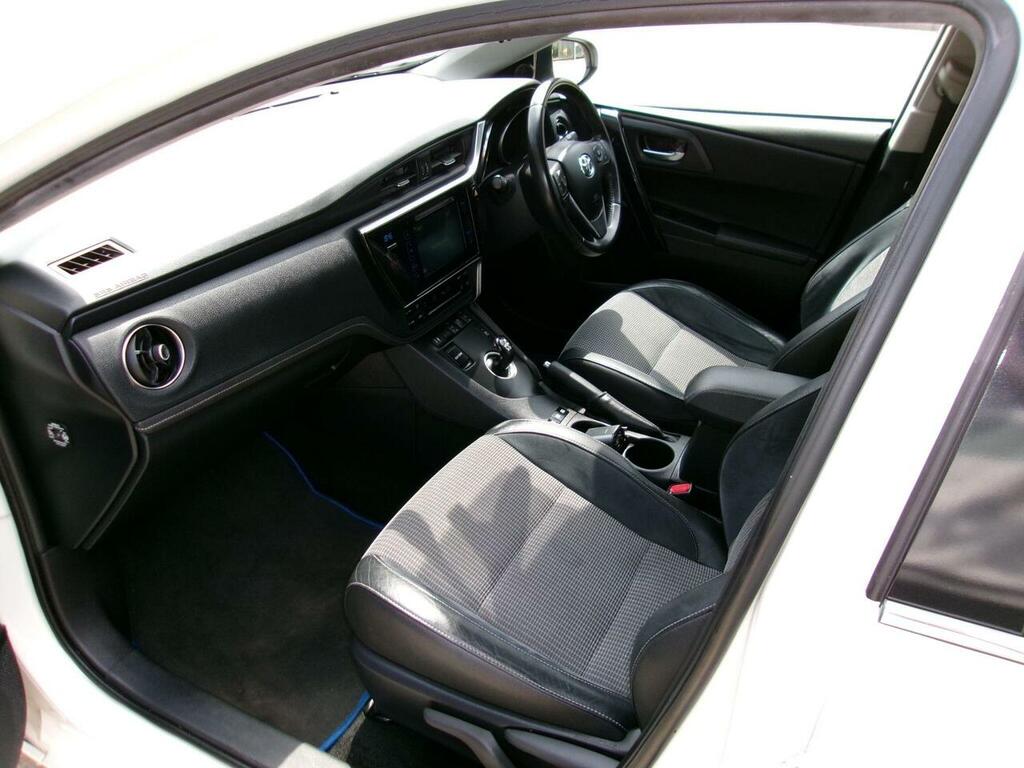 Toyota Auris 1.6 D-4d Design 110 Bhp Silver #44