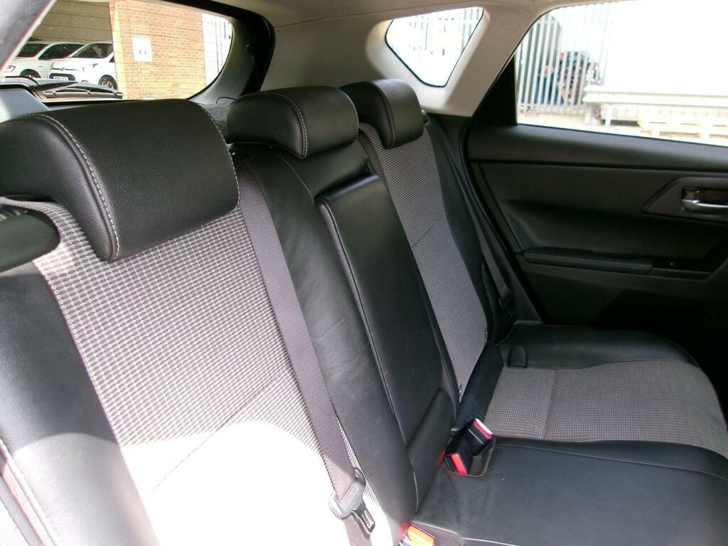 Toyota Auris 1.6 D-4d Design 110 Bhp Silver #38