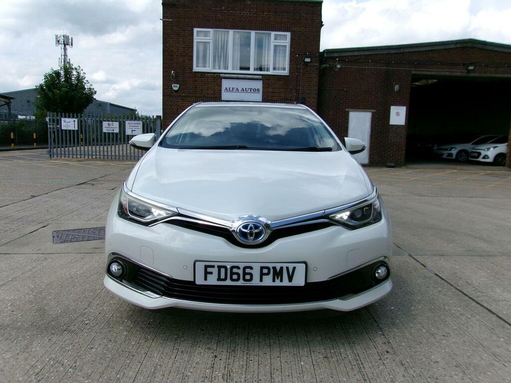 Toyota Auris Auris Excel Vvt-i Hybrid Cvt White #2