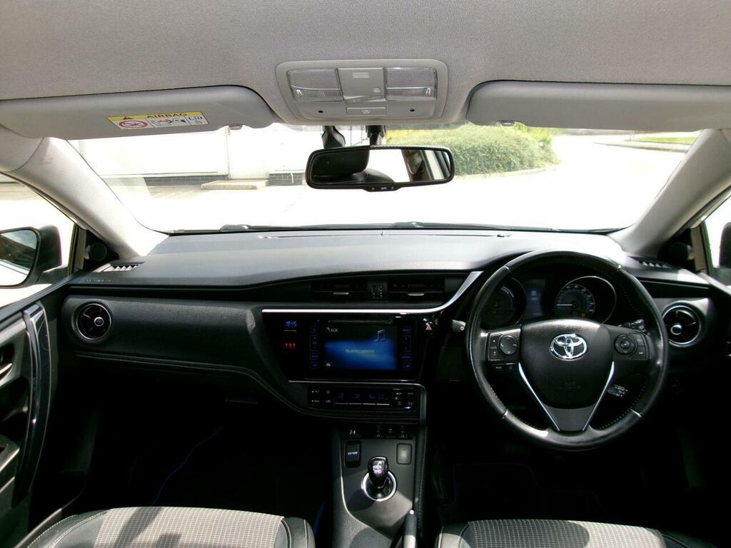Toyota Auris 1.6 D-4d Design 110 Bhp Silver #40