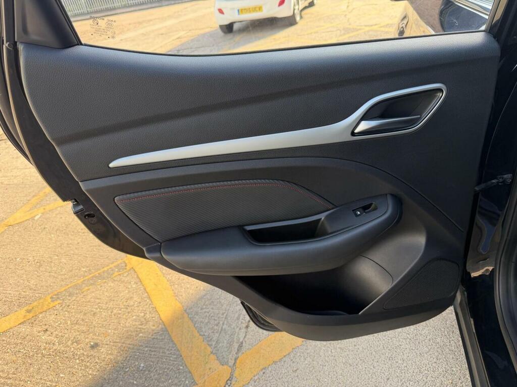 MG ZS 1.0T Gdi Exclusive Dct Black #20