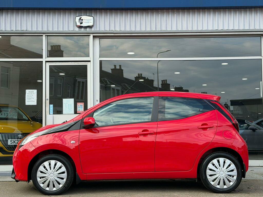 Toyota Aygo 1.0 Vvt-i X-play Euro 6 SR19CCN Red #2