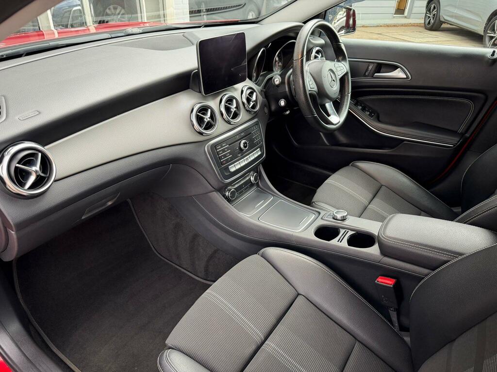 Mercedes-Benz GLA Class 1.6 Gla180 Urban Edition 7G-dct Euro 6 Ss SK69TOU Red #4
