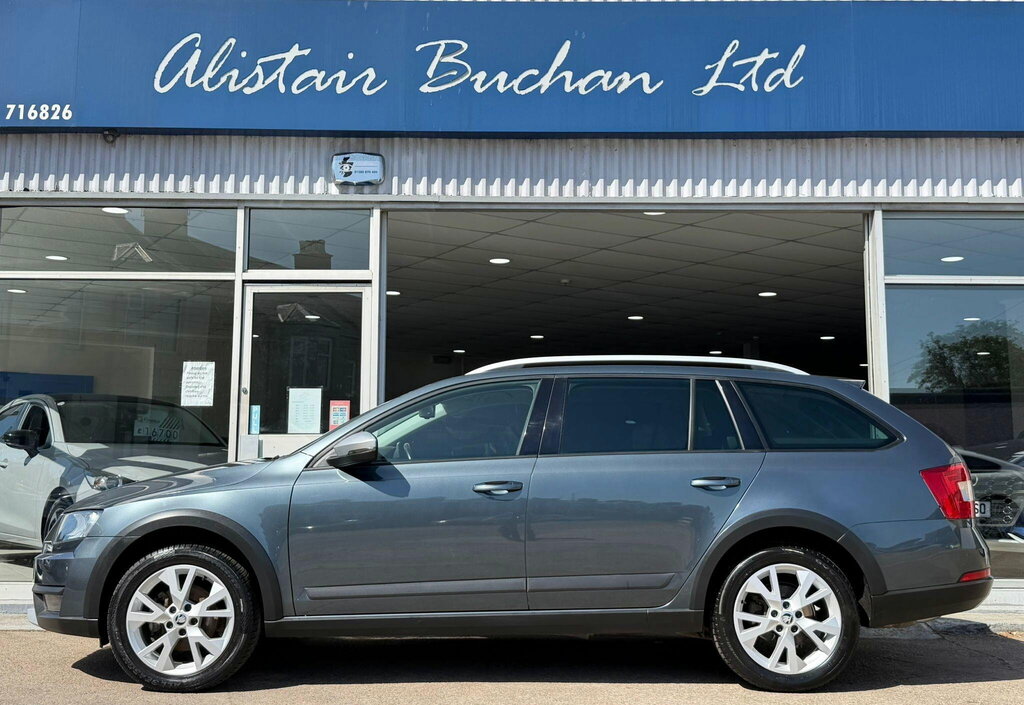 Skoda Octavia 2.0 Tdi Scout 4Wd Euro 6 Ss YL15UUS Grey #2