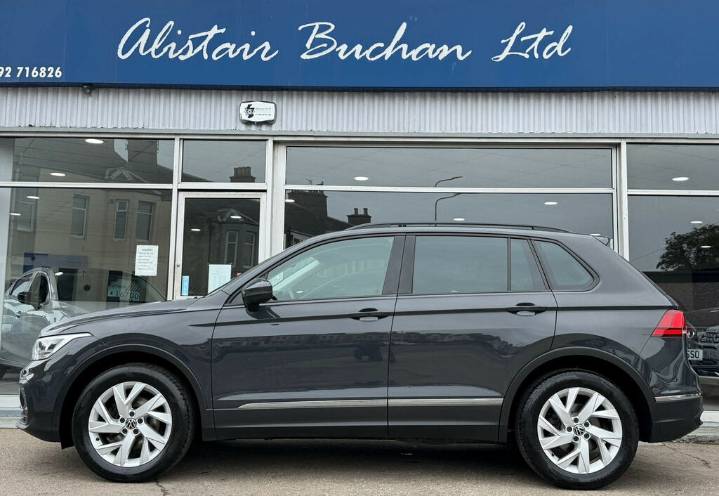 Volkswagen Tiguan 1.5 Tsi Life Euro 6 Ss ST21HZC Grey #2
