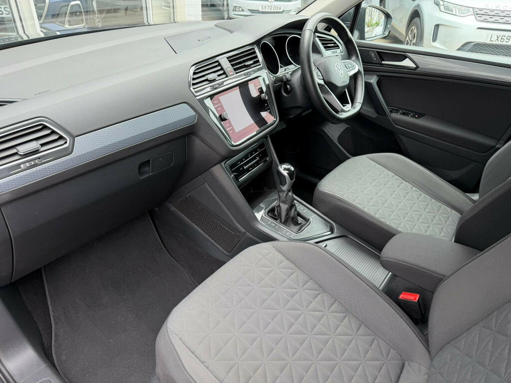 Volkswagen Tiguan 1.5 Tsi Life Euro 6 Ss ST21HZC Grey #6