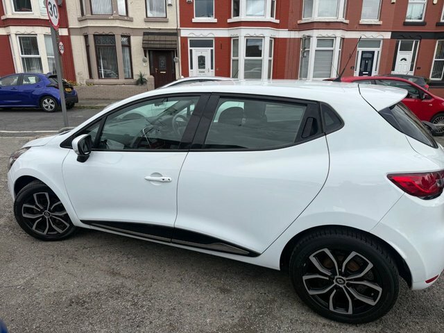 Renault Clio 0.9 Tce Play Hatchback Euro 6 S White #6