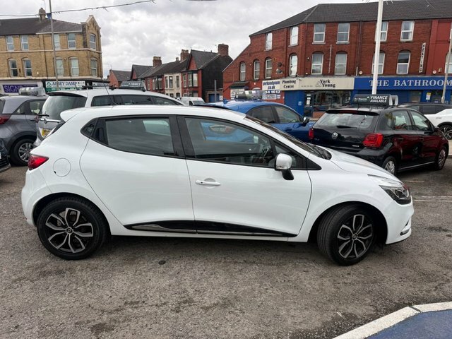Renault Clio 0.9 Tce Play Hatchback Euro 6 S White #2