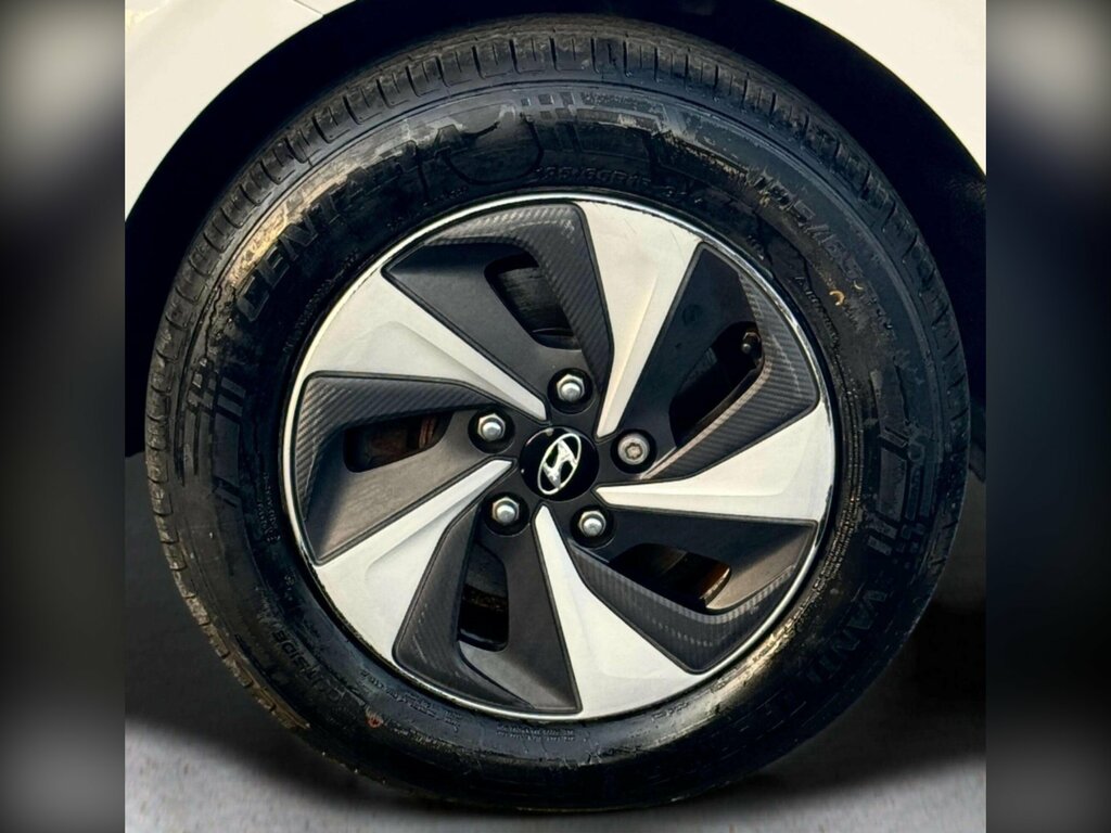 Hyundai Ioniq Premium Silver #65