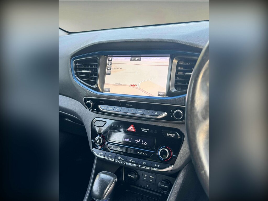 Hyundai Ioniq Premium Silver #40