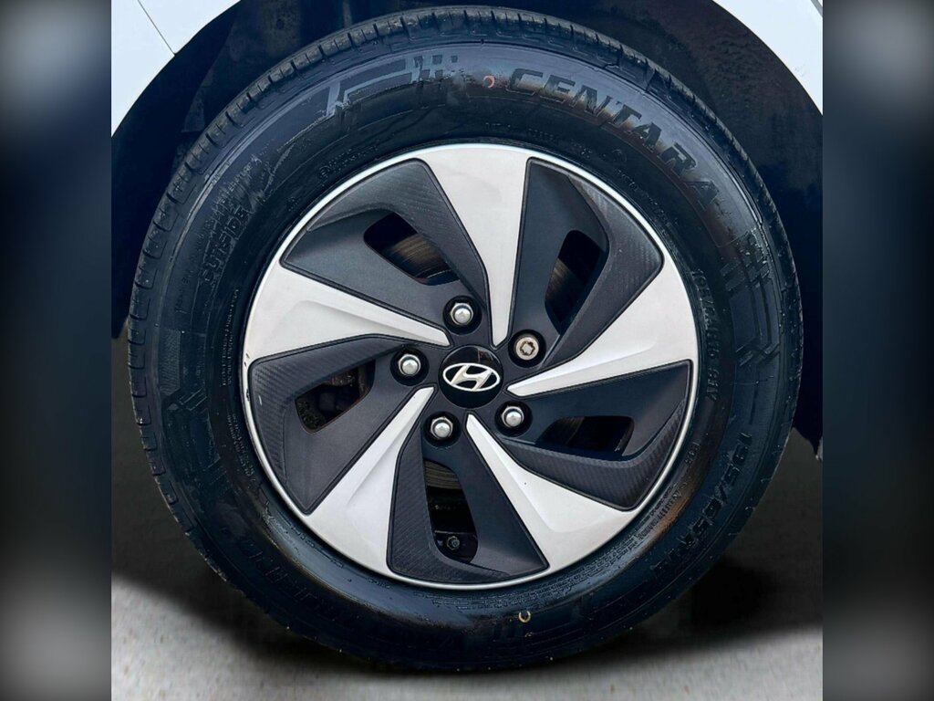 Hyundai Ioniq Premium Silver #63