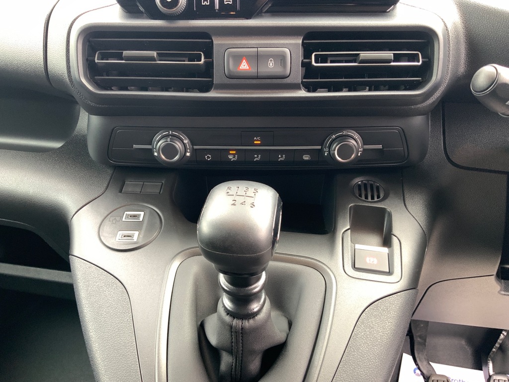 Peugeot Partner 1.5 Professional Plus Panel Van 6Dr  #17
