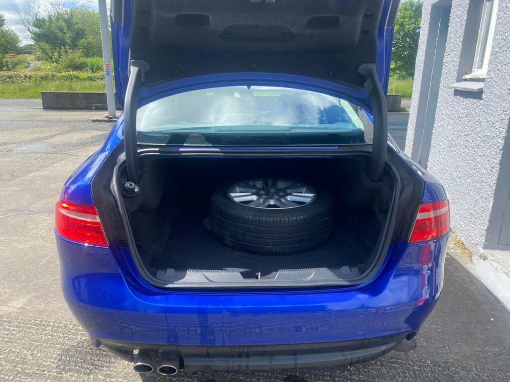 Jaguar XE Saloon 2.0 D Prestige 2018 Blue #4
