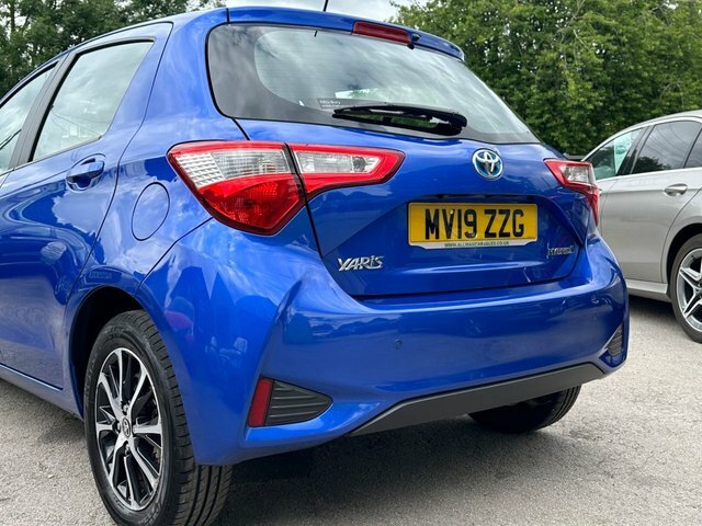 Toyota Yaris Icon Tech Blue #32