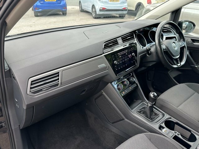 Volkswagen Touran Sel Black #36