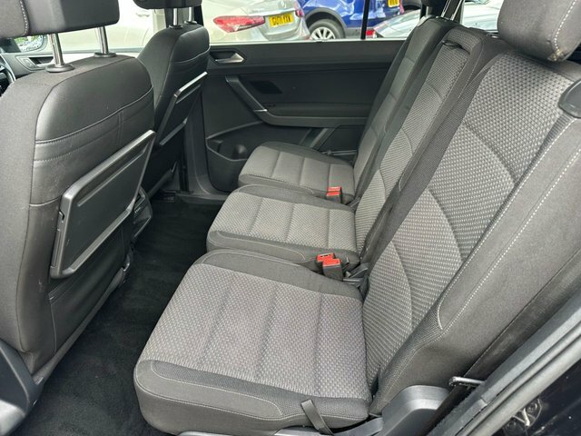 Volkswagen Touran Sel Black #9