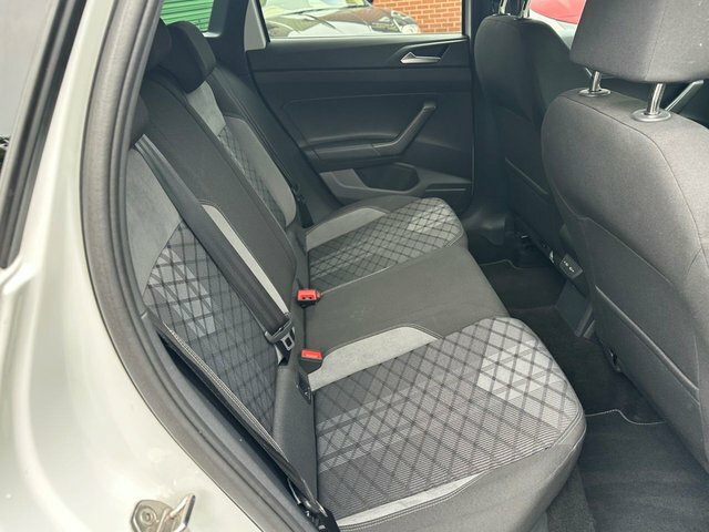 Volkswagen Taigo Suv White #40