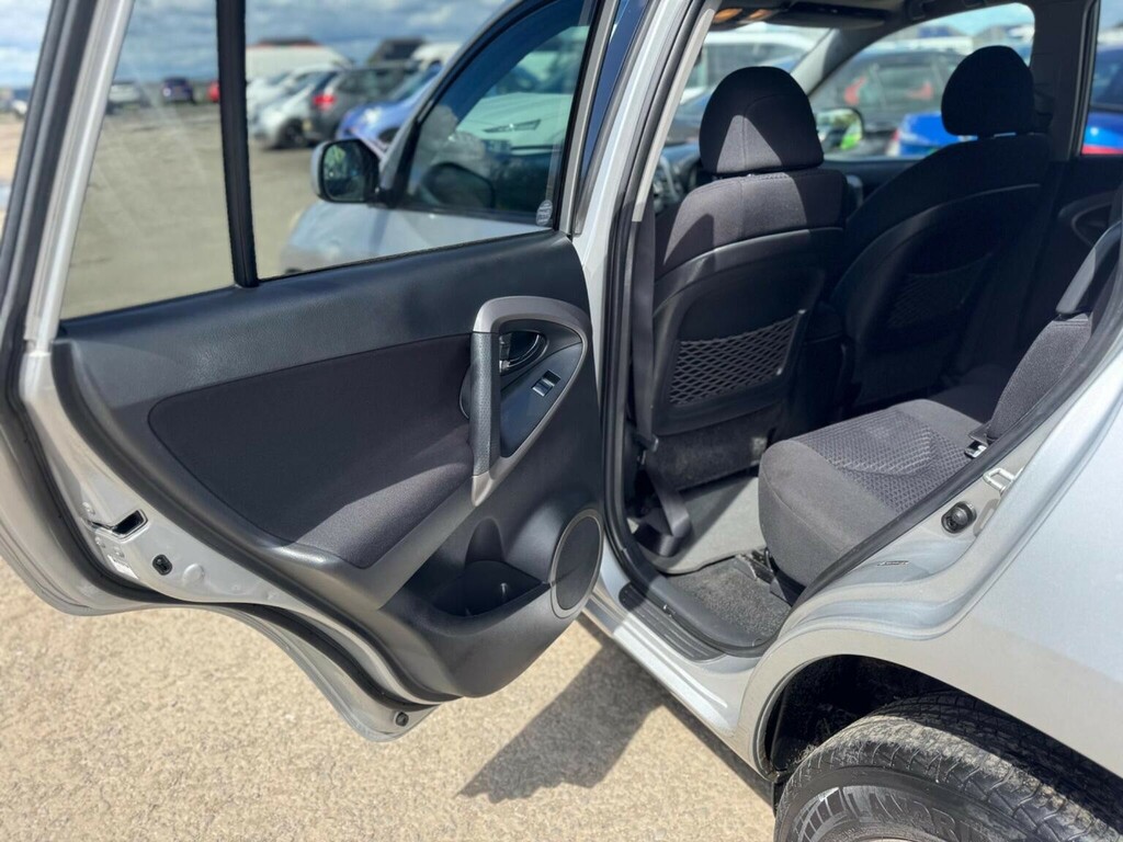 Toyota Rav 4 2.2 D-4d Sr 180 4Wd Black #30
