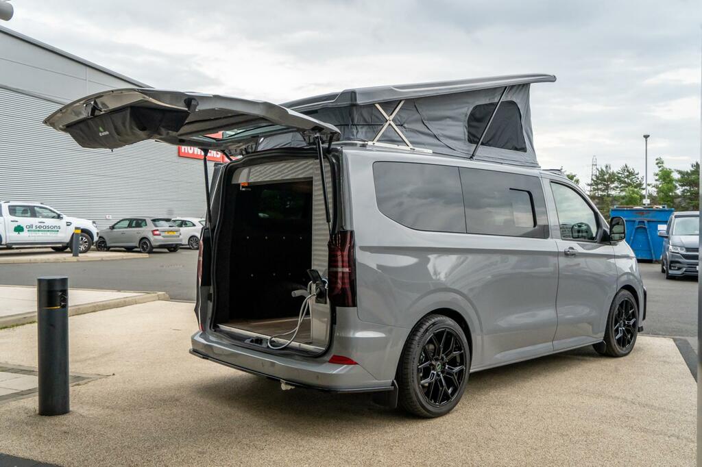 Volkswagen Campervan Swb Campervan With Reversing Camera, Heated Red #19