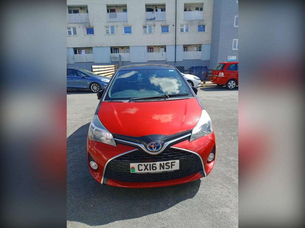 Toyota Yaris 1.5 Vvt-h Design E-cvt Euro 6 Red