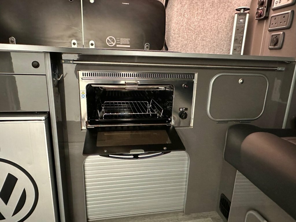 Volkswagen Transporter Panel Van Beige #7