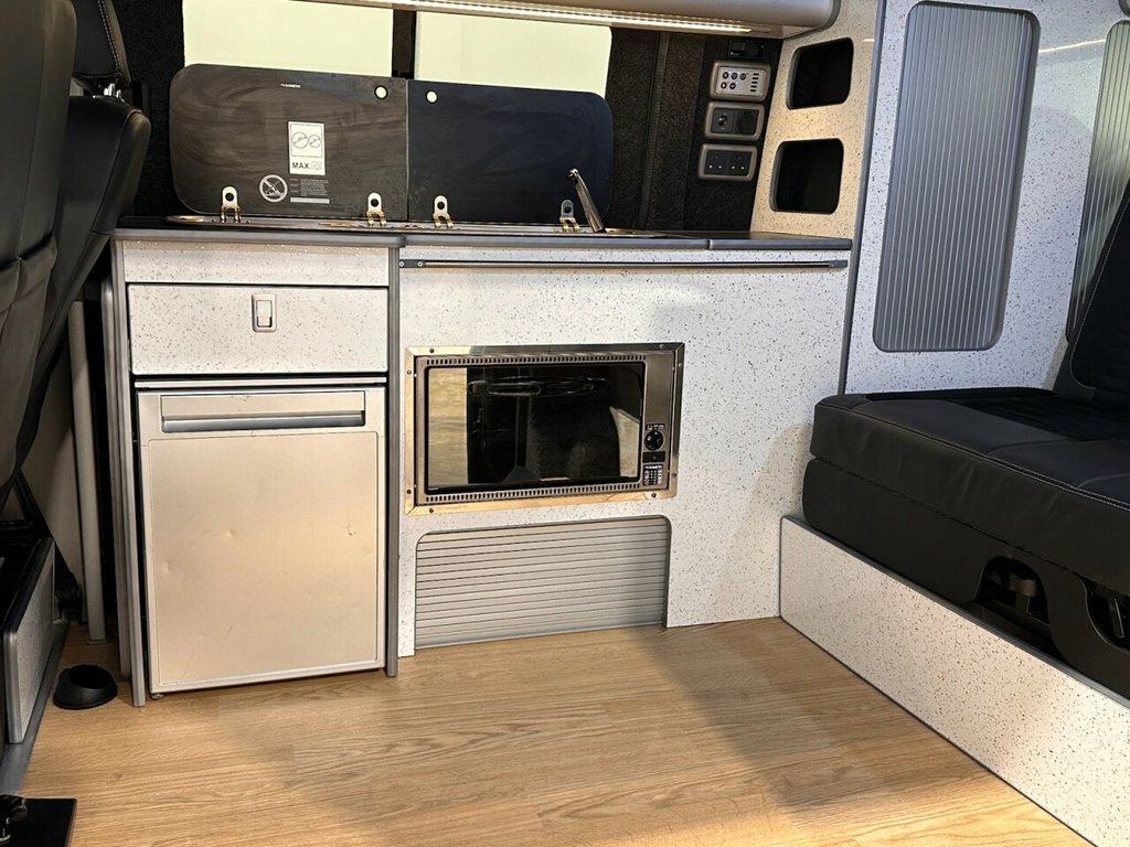Volkswagen Campervan 2L Trendline White #8
