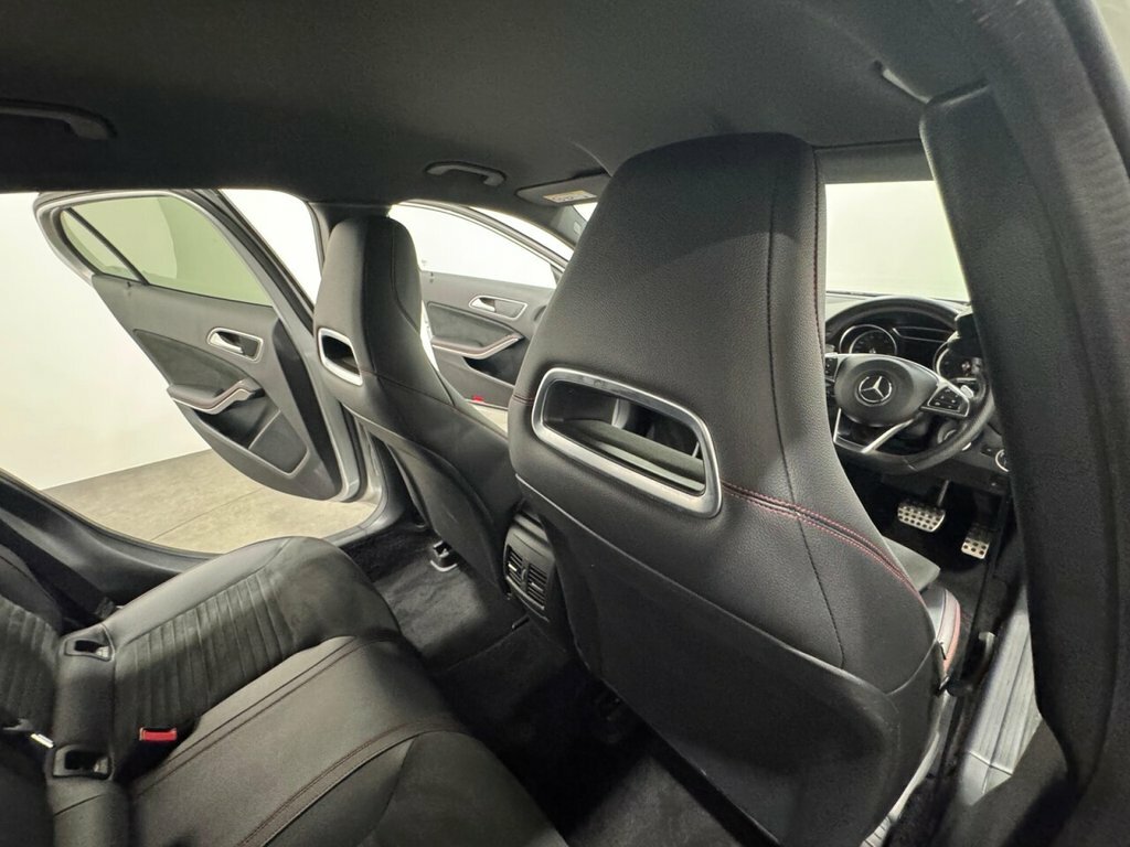 Mercedes-Benz GLA Class 2.0 Gla 250 4Matic Amg Line Premium 208 Bhp Black #9