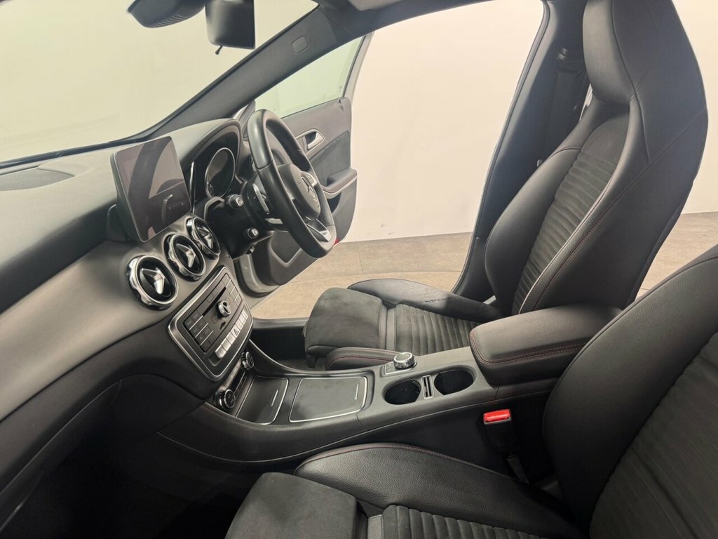 Mercedes-Benz GLA Class 2.0 Gla 250 4Matic Amg Line Premium 208 Bhp Black #11