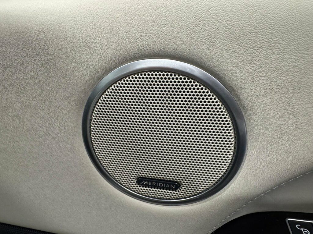 Land Rover Range Rover R-dynamic S White #40