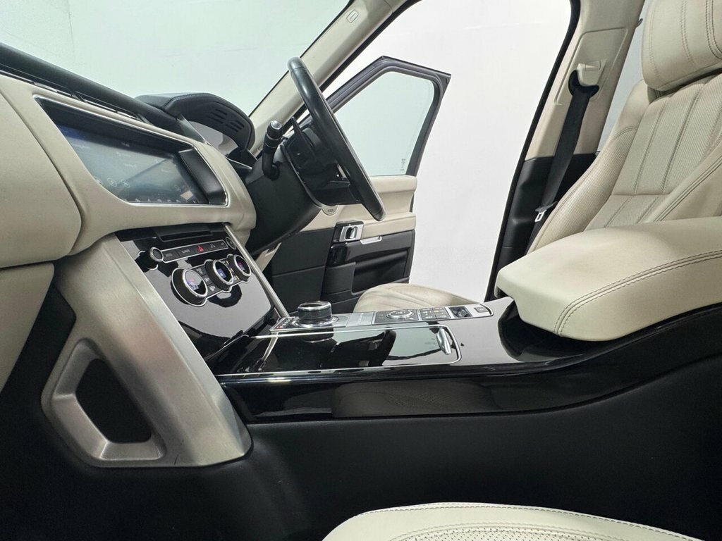 Land Rover Range Rover R-dynamic S White #29