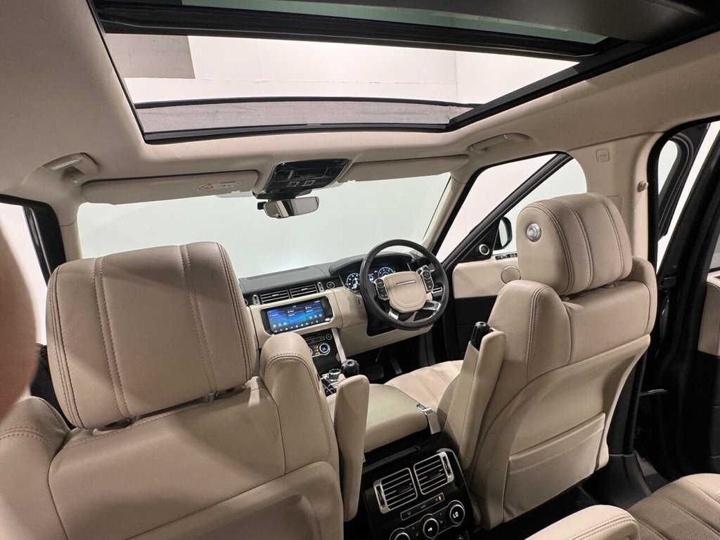 Land Rover Range Rover R-dynamic S White #32