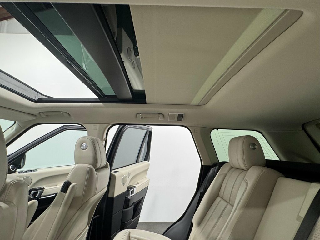 Land Rover Range Rover R-dynamic S White #38