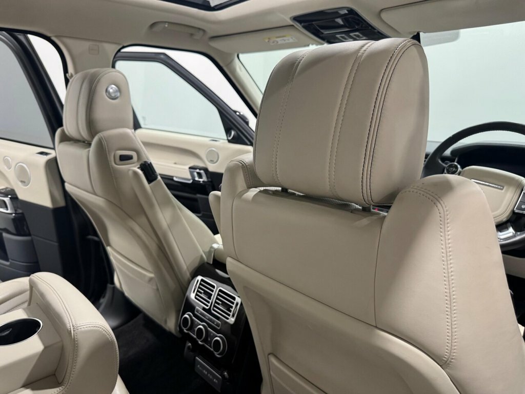 Land Rover Range Rover R-dynamic S White #17