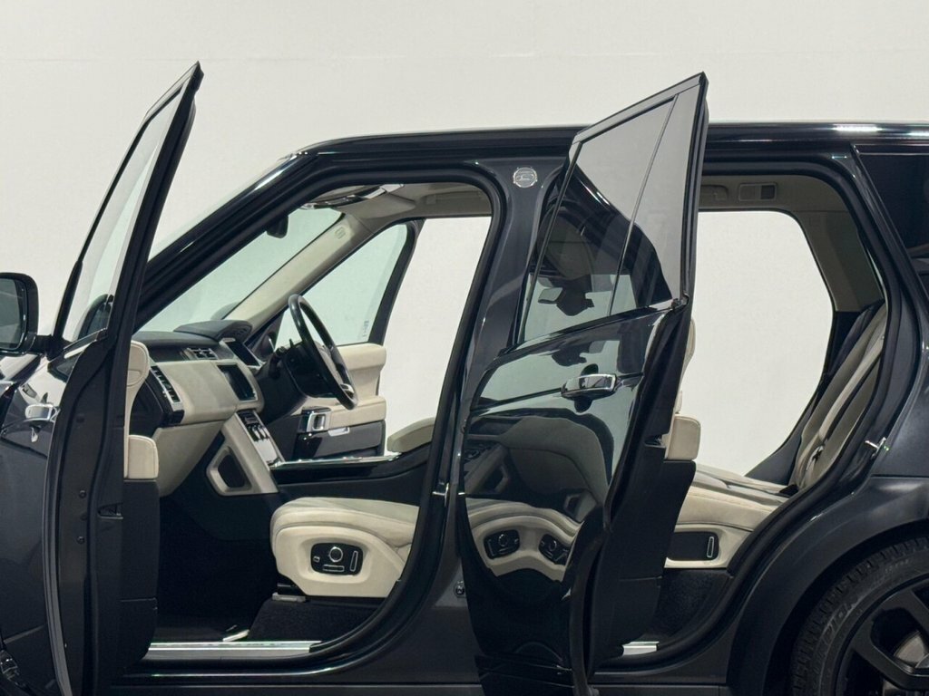 Land Rover Range Rover R-dynamic S White #24