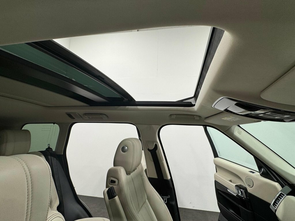 Land Rover Range Rover R-dynamic S White #28