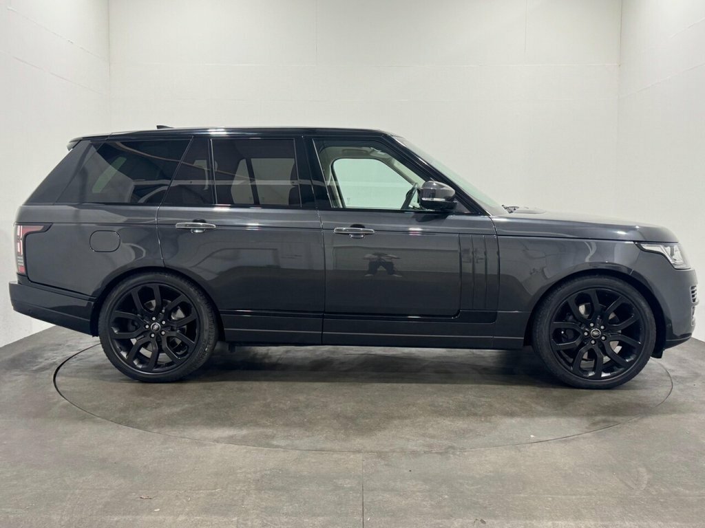 Land Rover Range Rover R-dynamic S White #26