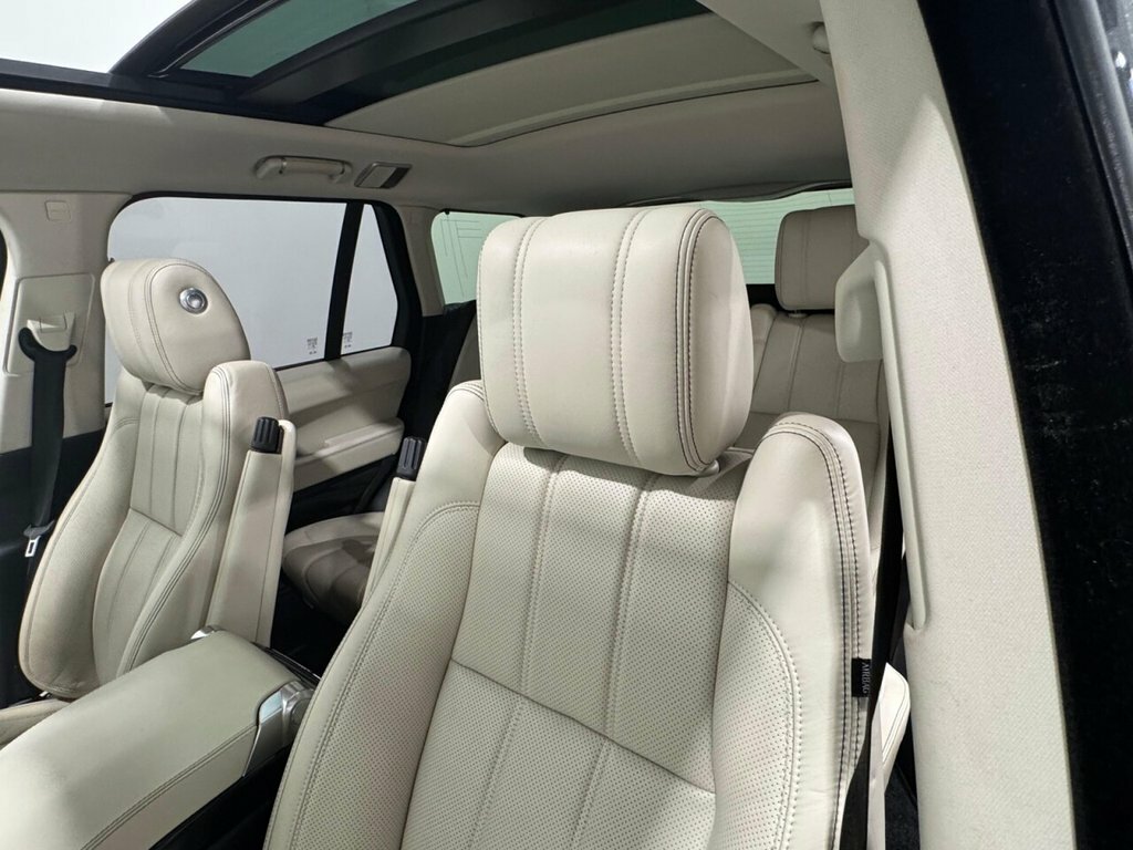 Land Rover Range Rover R-dynamic S White #31
