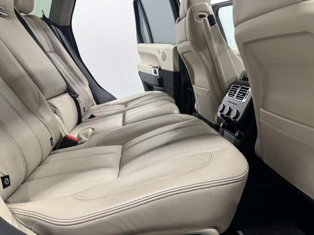 Land Rover Range Rover R-dynamic S White #15