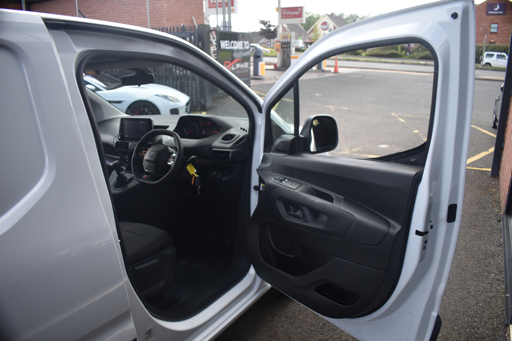 Peugeot Partner 2019 1.5 Bluehdi 1000 Professional Standard Panel White #22
