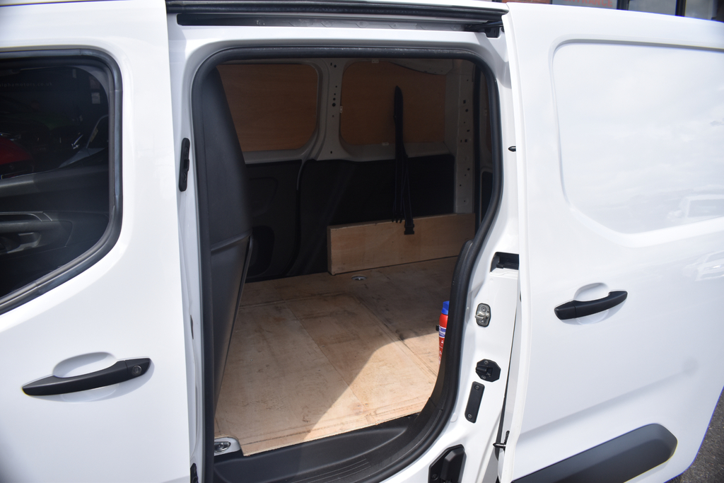 Peugeot Partner 2019 1.5 Bluehdi 1000 Professional Standard Panel White #31