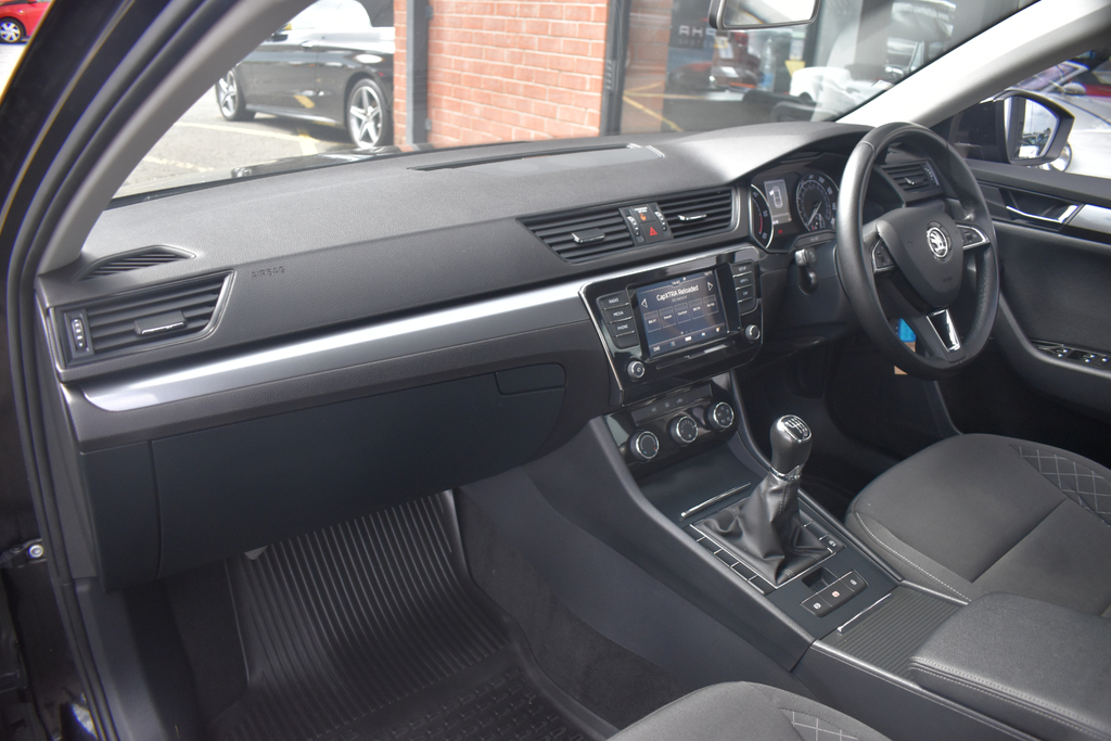Skoda Superb 2.0 Tdi Scr 190Ps Sel Executive Hatchback Grey #33
