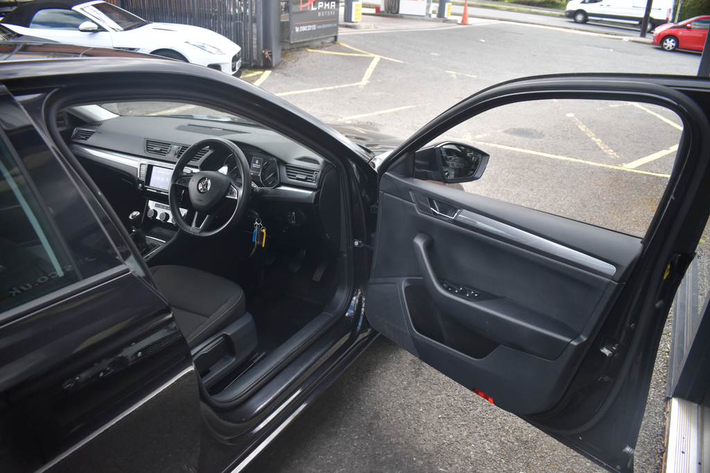 Skoda Superb 2.0 Tdi Scr 190Ps Sel Executive Hatchback Grey #22
