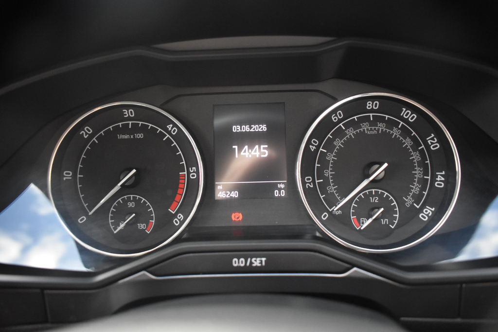 Skoda Superb 2.0 Tdi Scr 190Ps Sel Executive Hatchback Grey #46